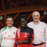 Timothy Weah with the technical staff of the AC Milan Junior Camp Sporteventi in Cortina d'Ampezzo<br>