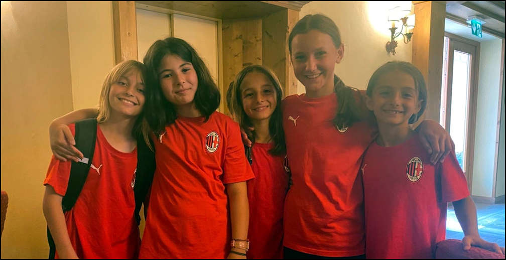 Ragazze al camp estivo di calcio Milan Junior Camp